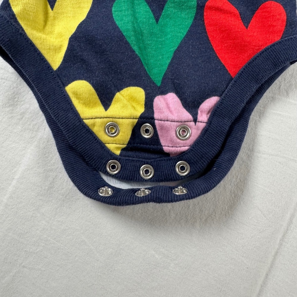 Hanna‎ Andersson Size 0-3 mos Navy Blue Heart Print Organic Cotton Bodysuit - Picture 3 of 5